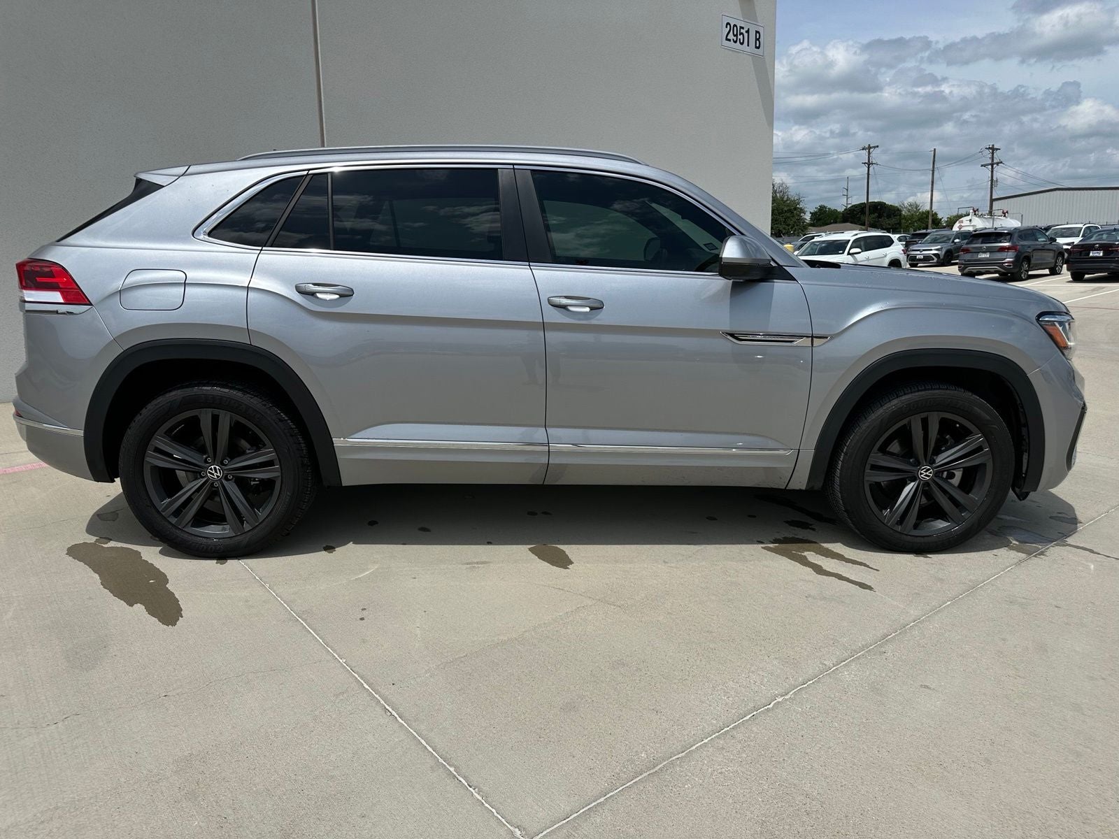 2022 Volkswagen Atlas Cross Sport 3.6L V6 SEL R-Line