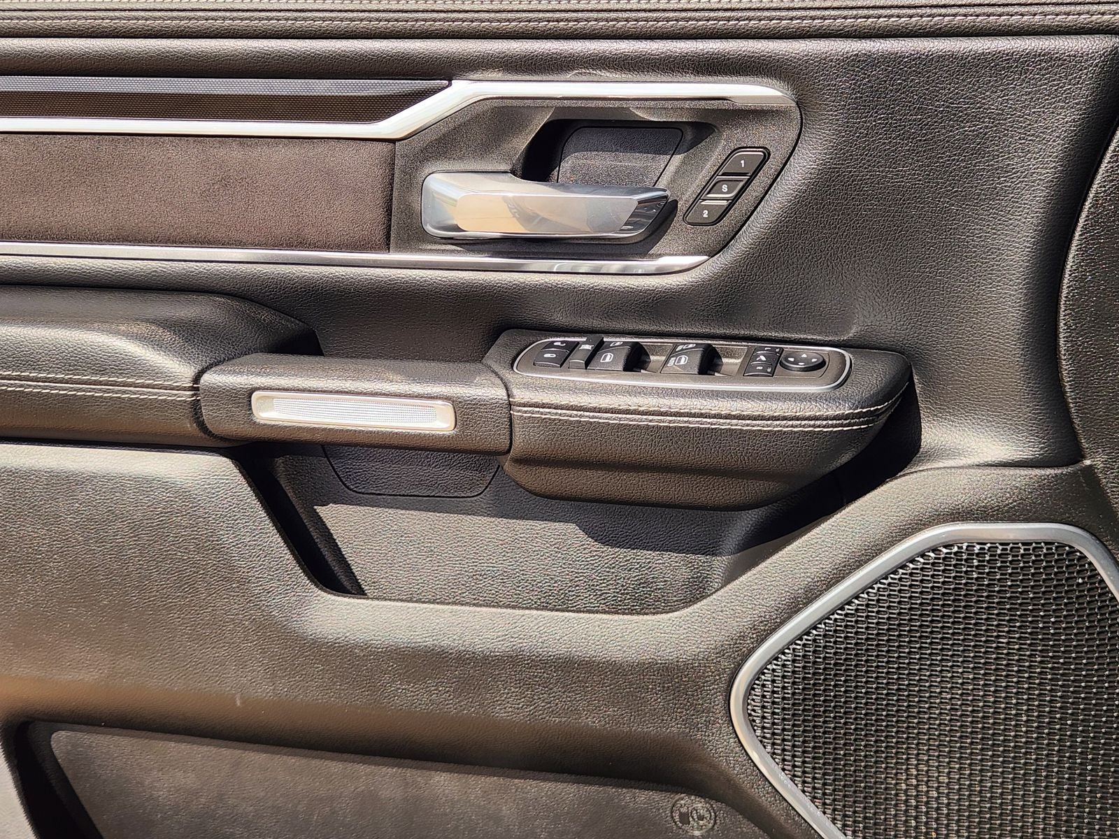 2022 RAM Ram 1500 Laramie Crew Cab 4x2 5'7' Box