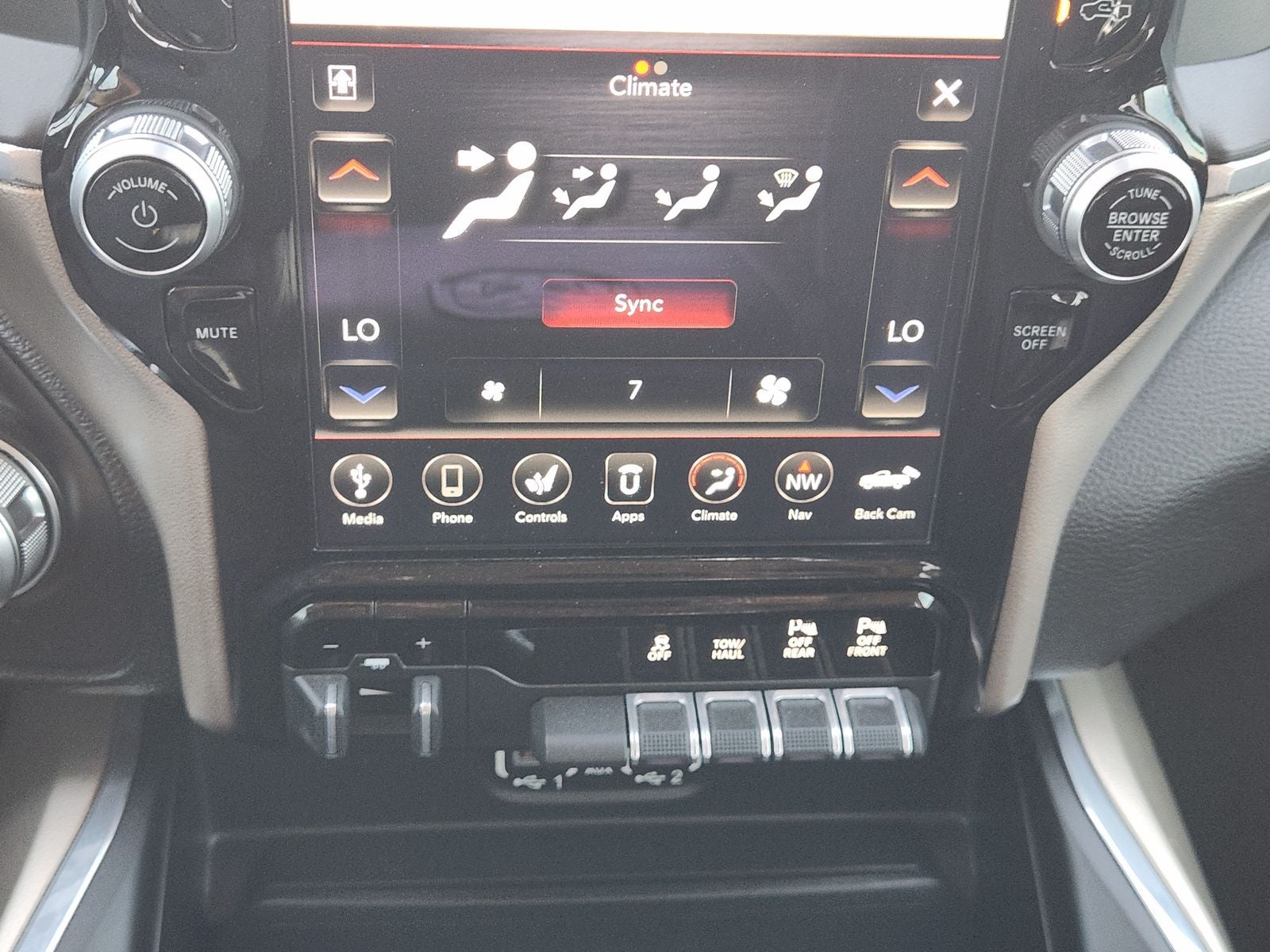 2021 RAM Ram 1500 Laramie Crew Cab 4x2 5'7' Box