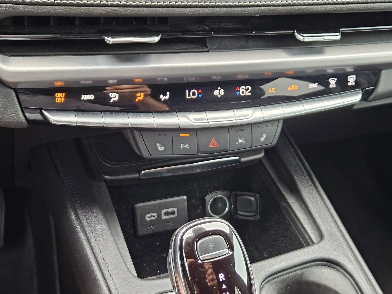 2024 Cadillac XT4 FWD Premium Luxury