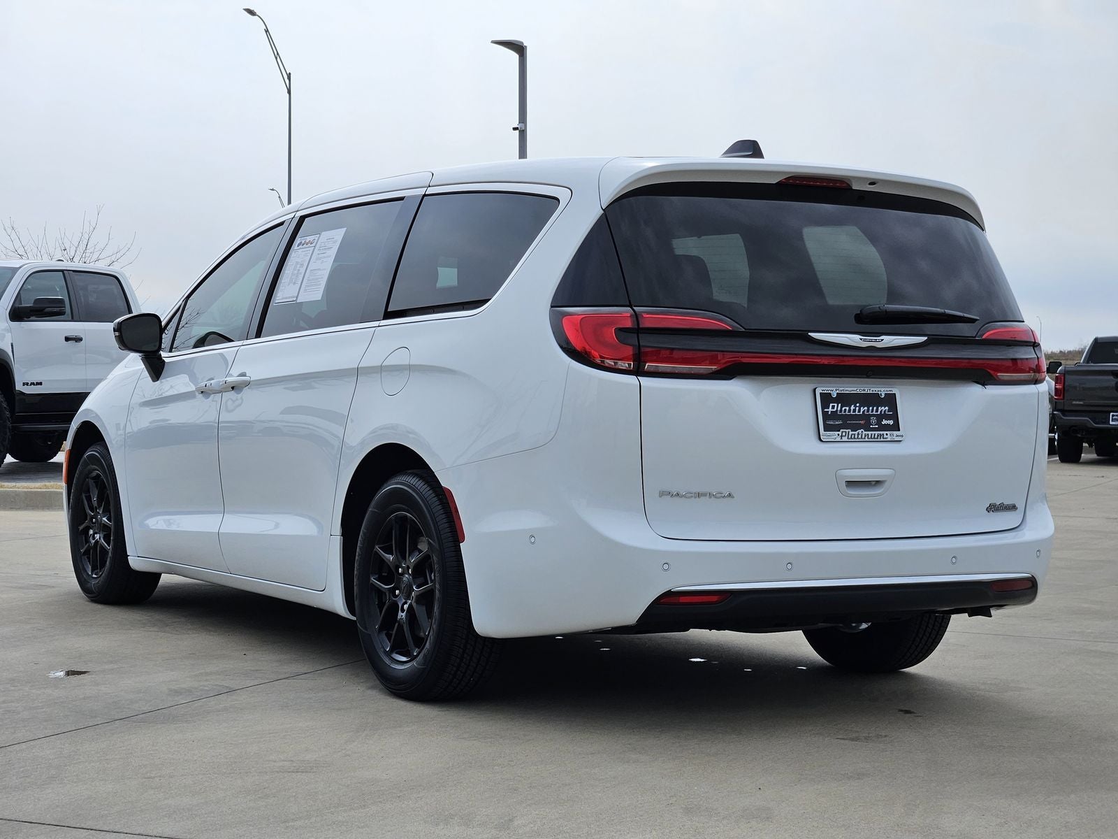 2025 Chrysler Pacifica Select
