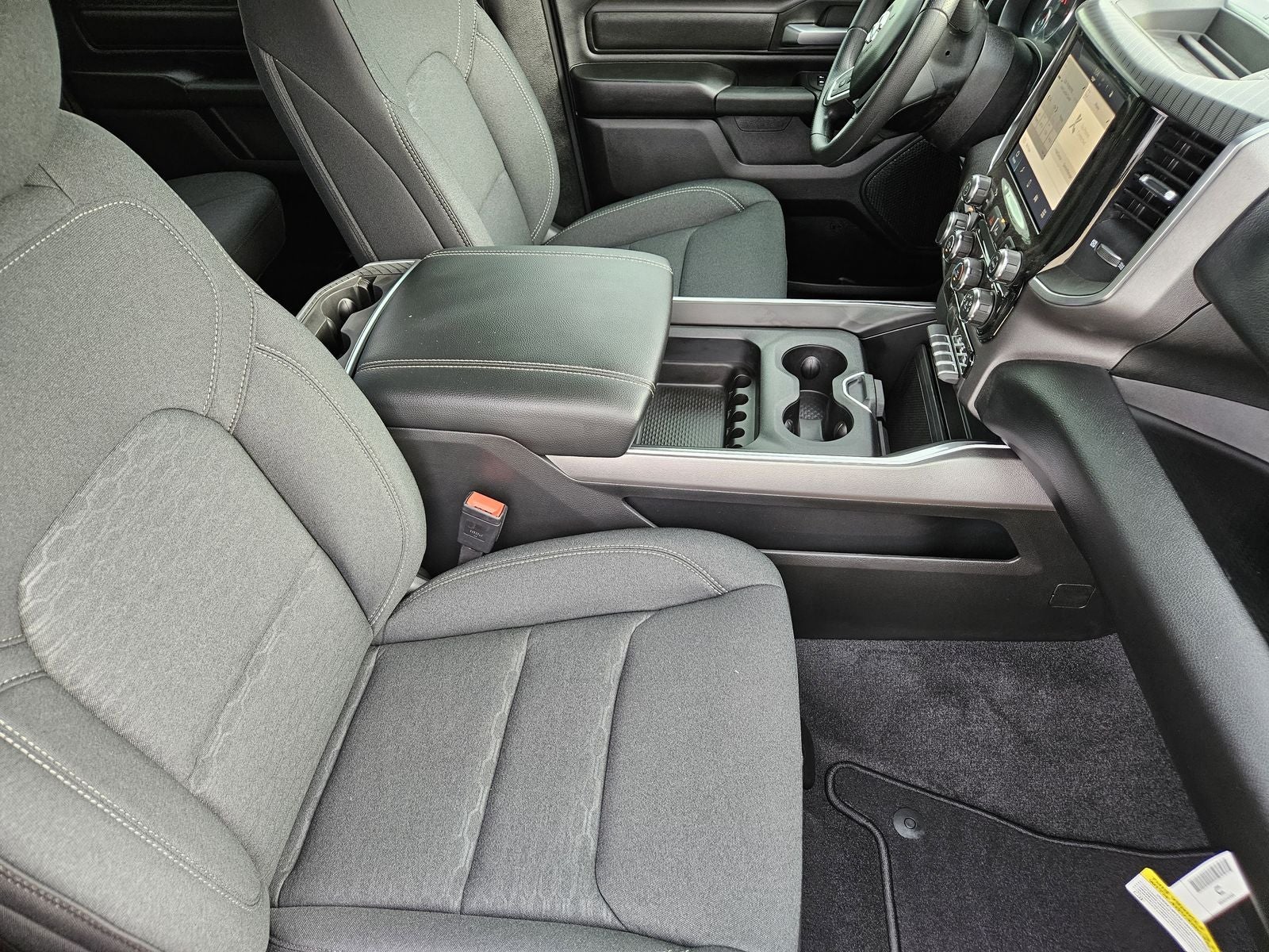 2026 RAM Ram 1500 Express Crew Cab 4x4 5'7' Box