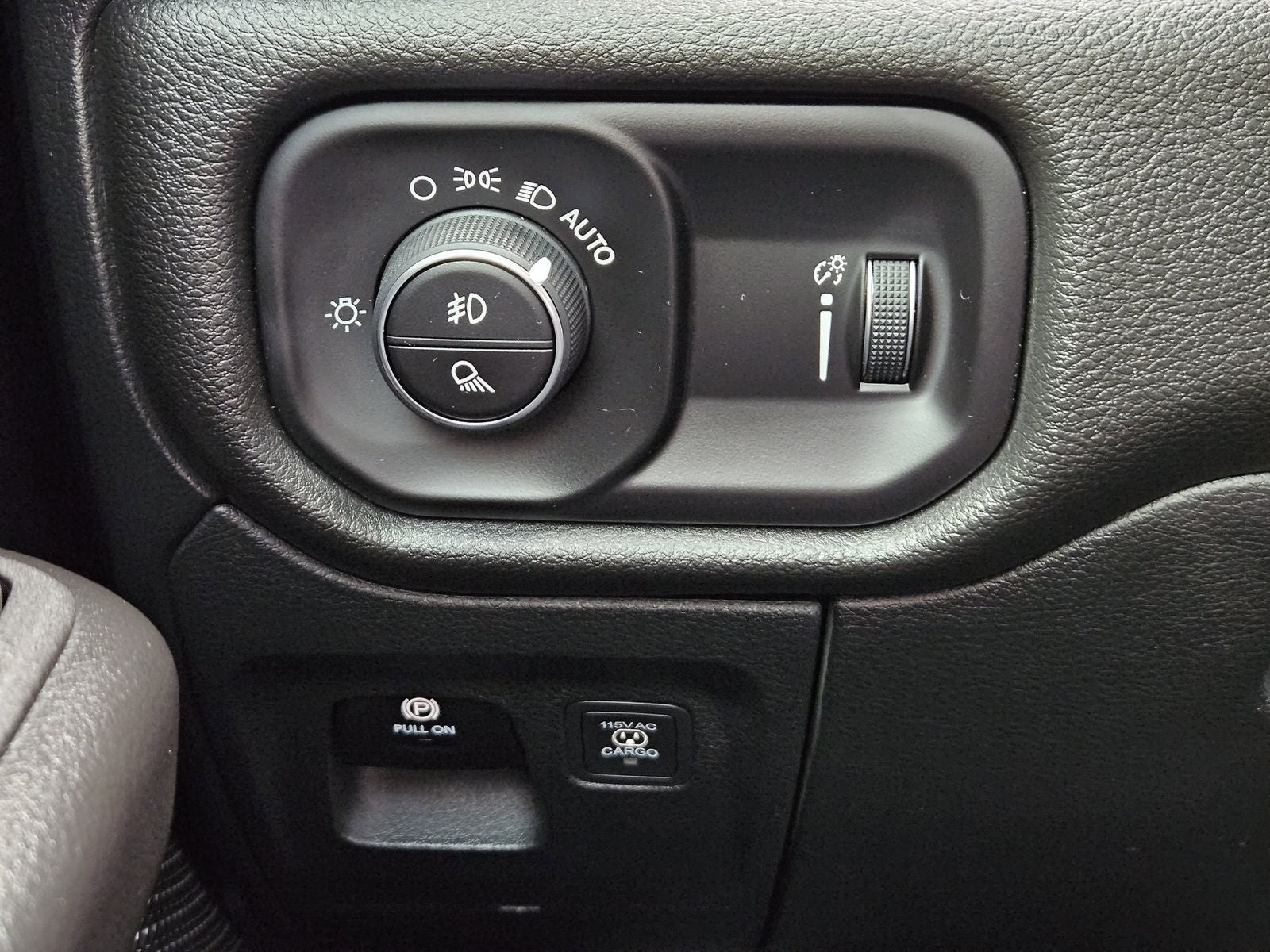 2026 RAM Ram 1500 Express Crew Cab 4x4 5'7' Box