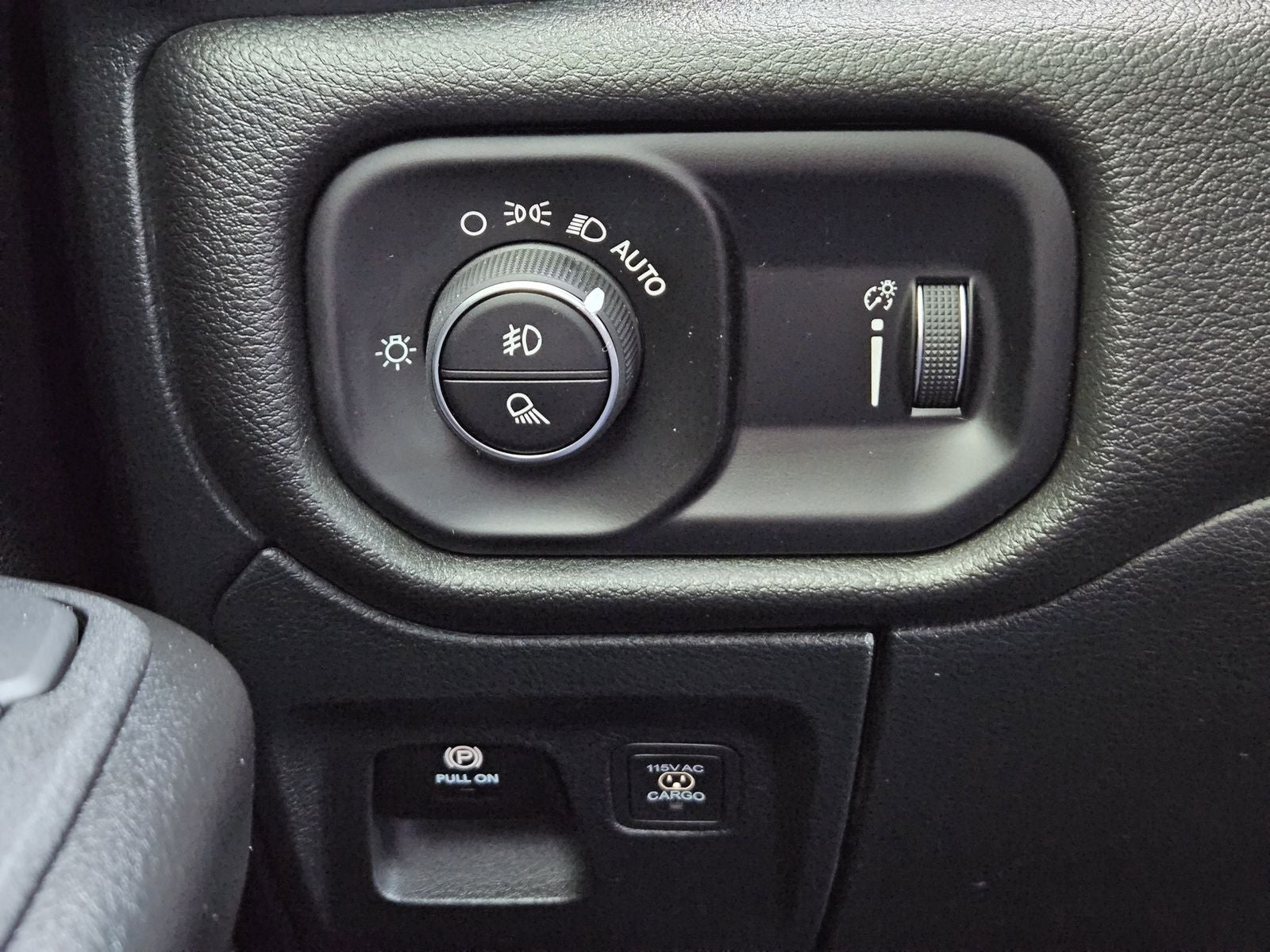 2026 RAM Ram 1500 Express Crew Cab 4x4 5'7' Box