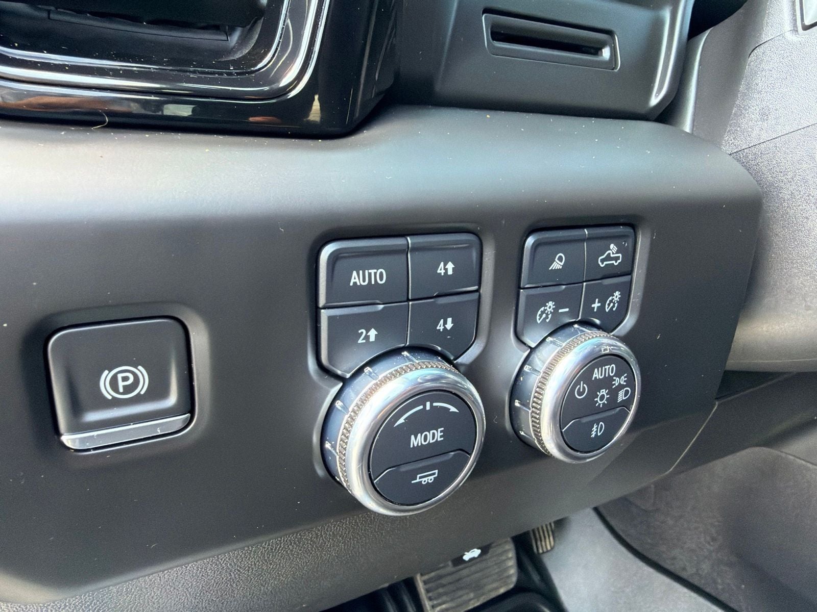 2023 GMC Sierra 1500 4WD Crew Cab Short Box AT4