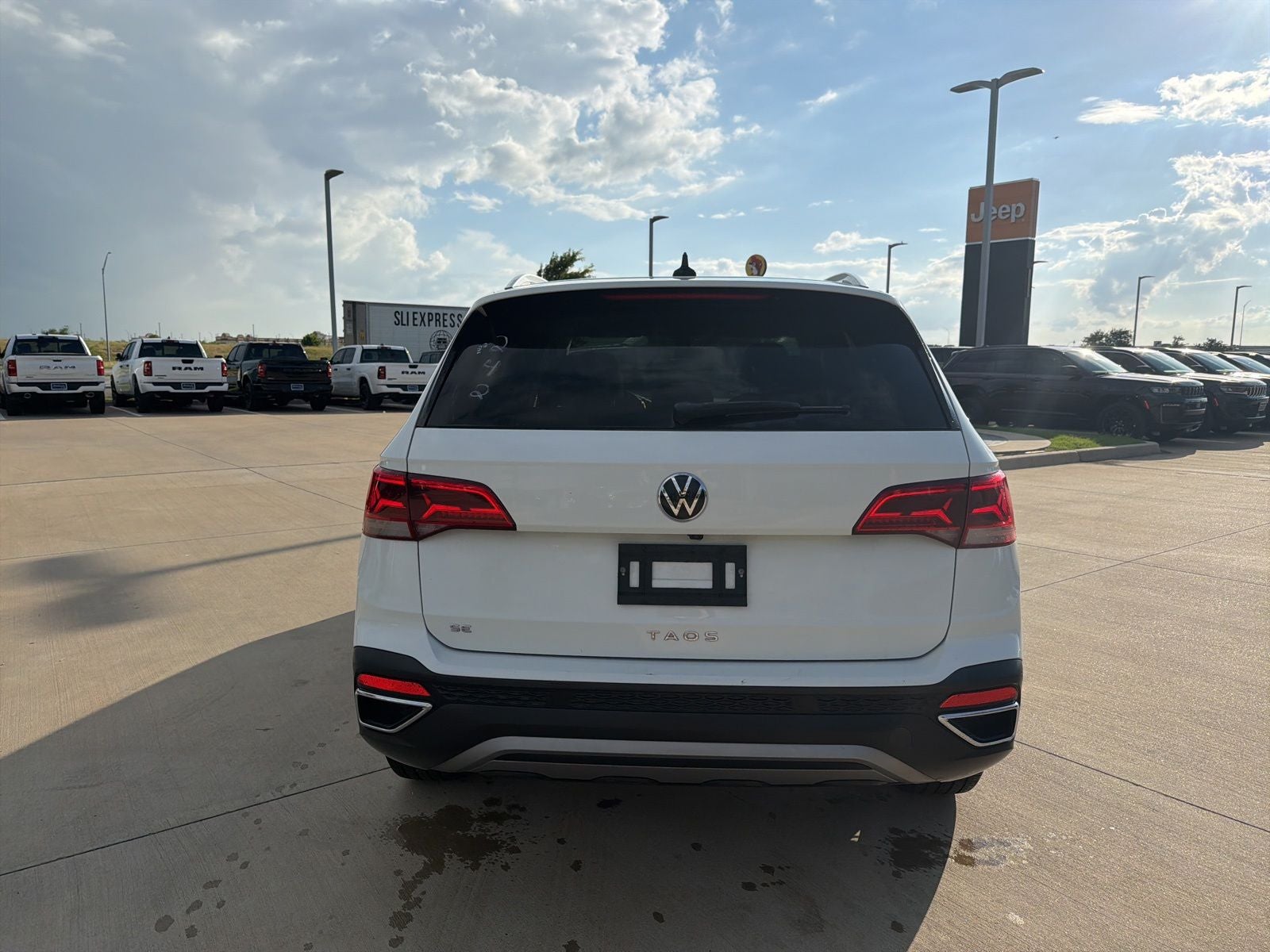 2024 Volkswagen Taos 1.5T SE