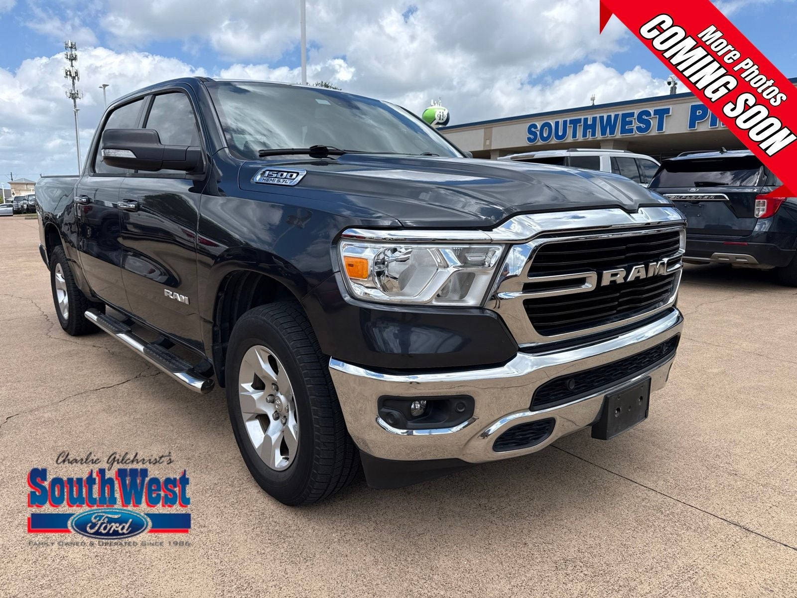 2019 RAM 1500 Big Horn/Lone Star 4x4 Crew Cab 5'7's photo