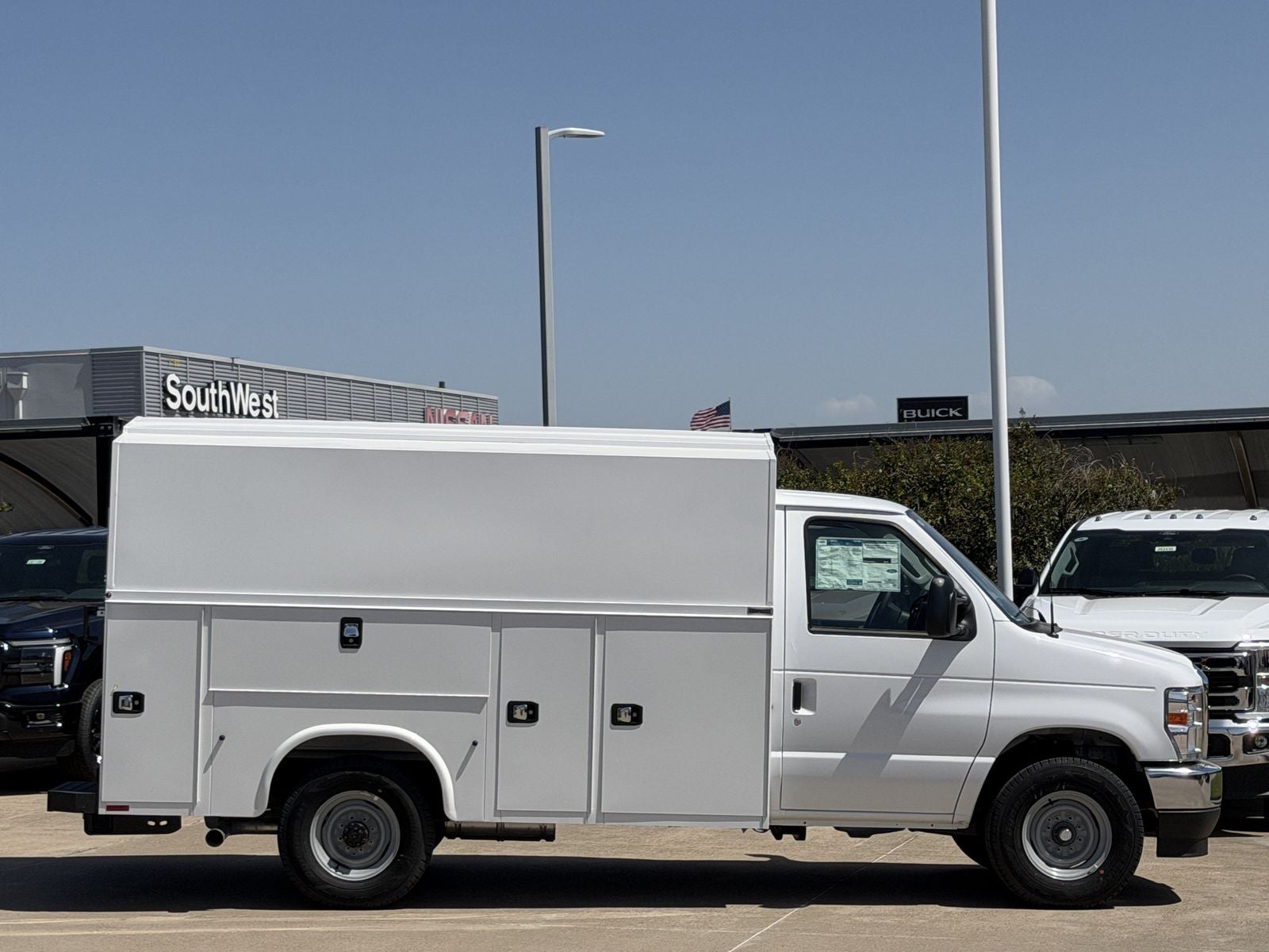 2026 Ford E-350SD Base Cutaway