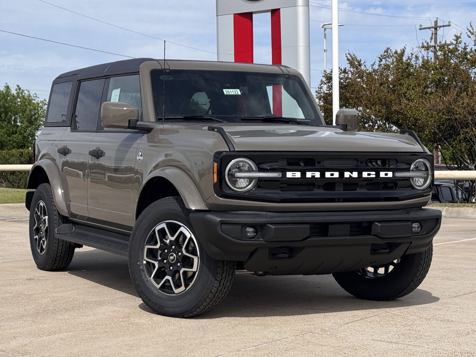 2026 Ford Bronco Outer Banks