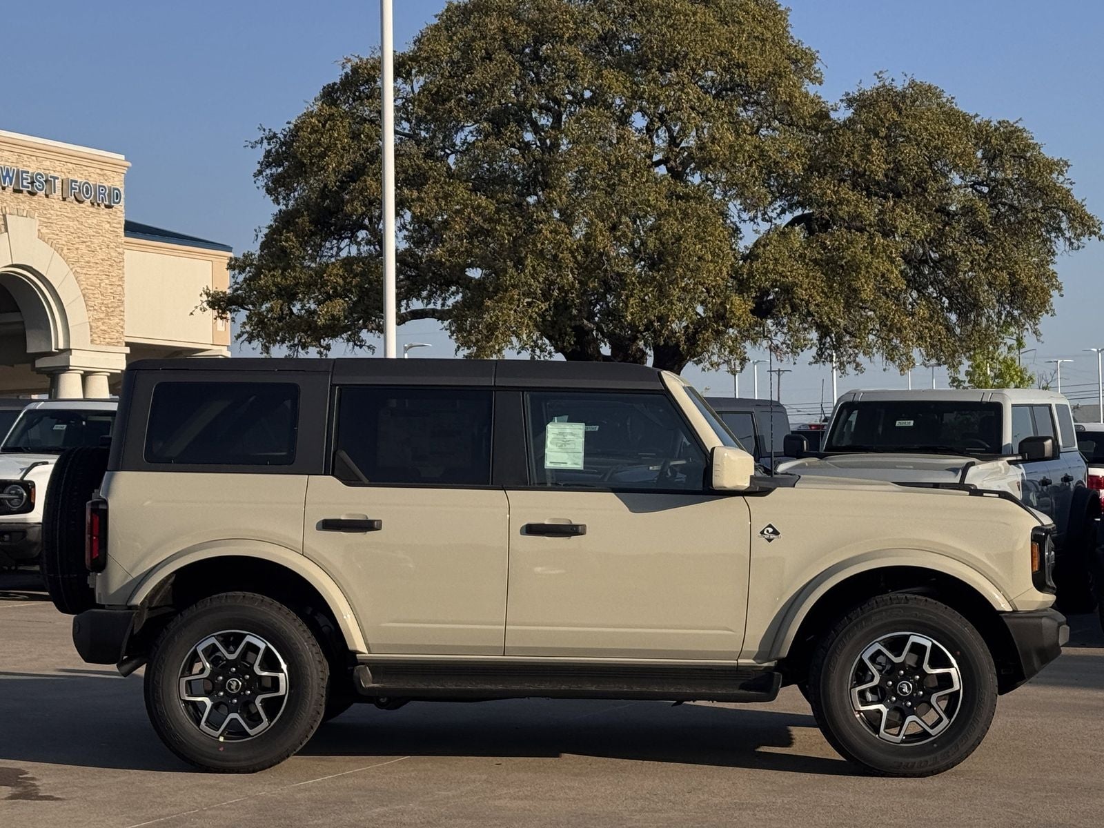2026 Ford Bronco Outer Banks