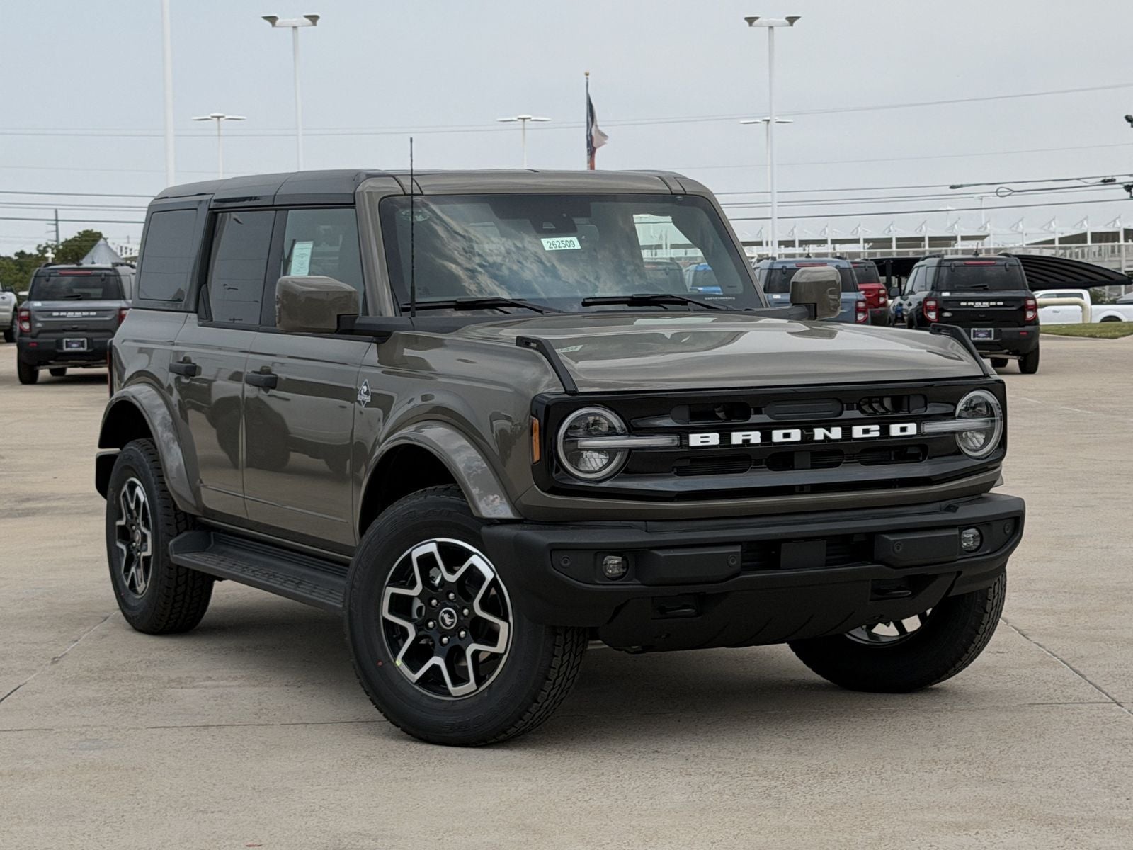 2026 Ford Bronco Outer Banks