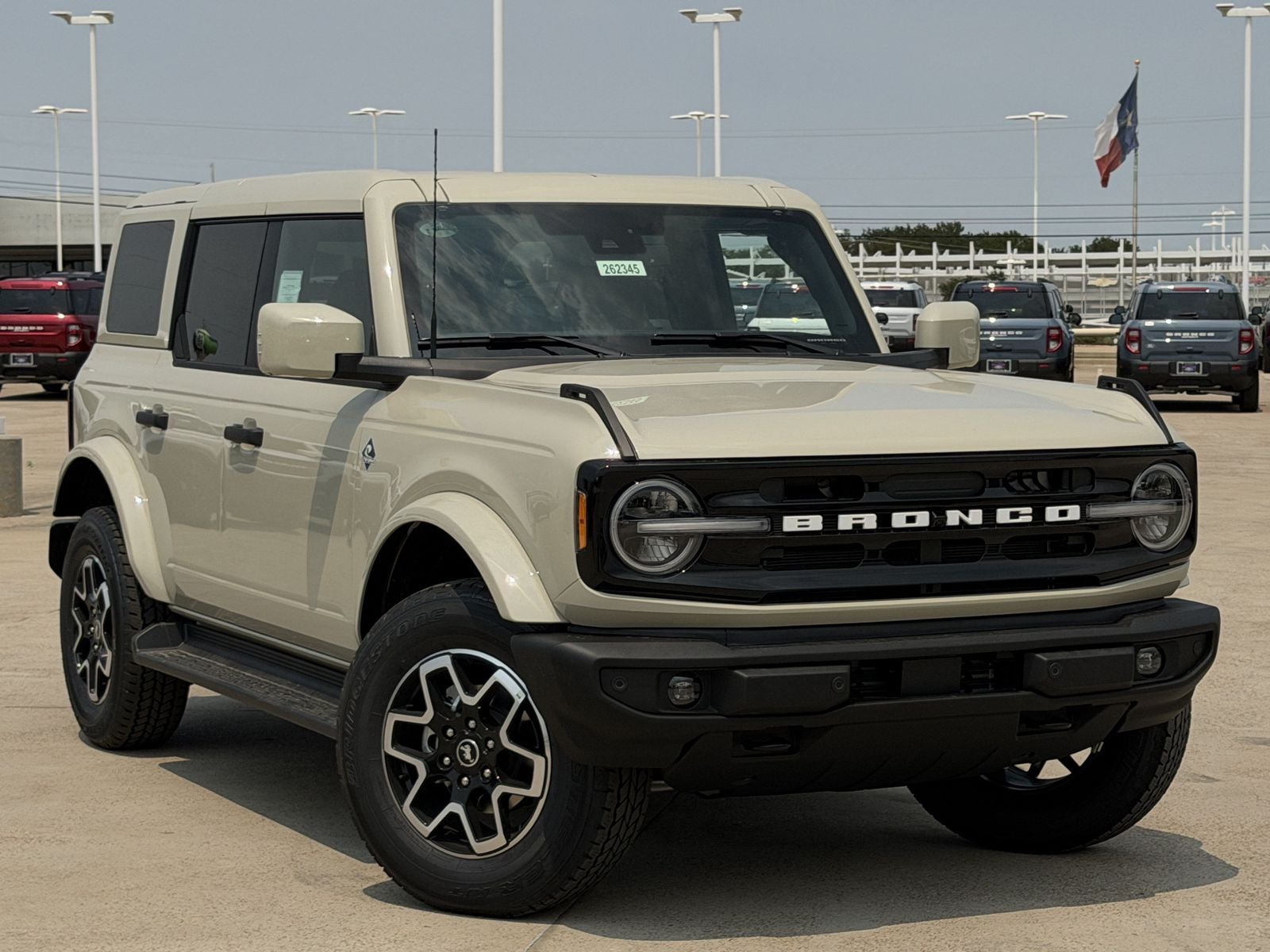 2026 Ford Bronco Outer Banks
