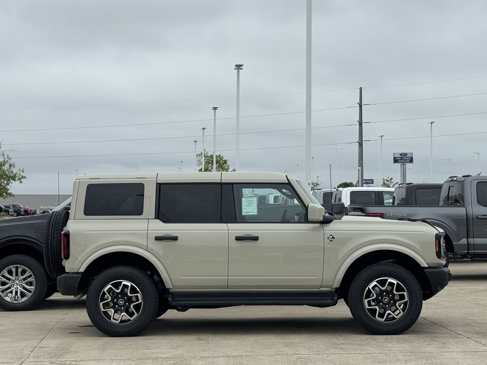 2026 Ford Bronco Outer Banks
