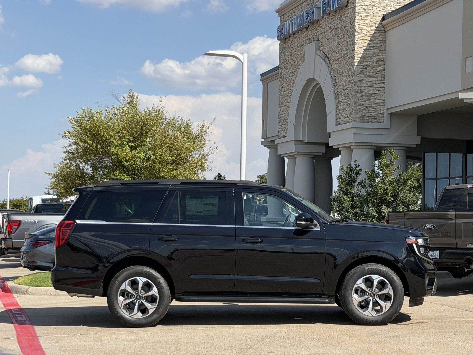 2027 Ford Expedition Active