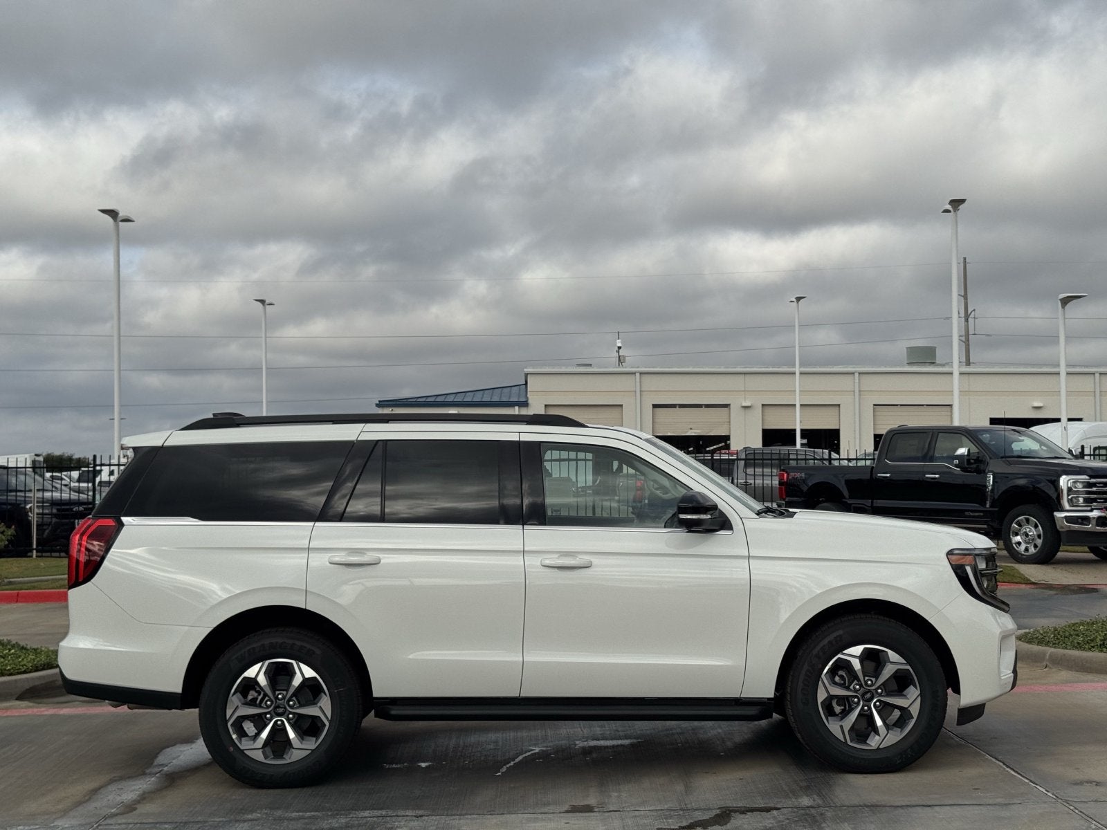 2027 Ford Expedition Active