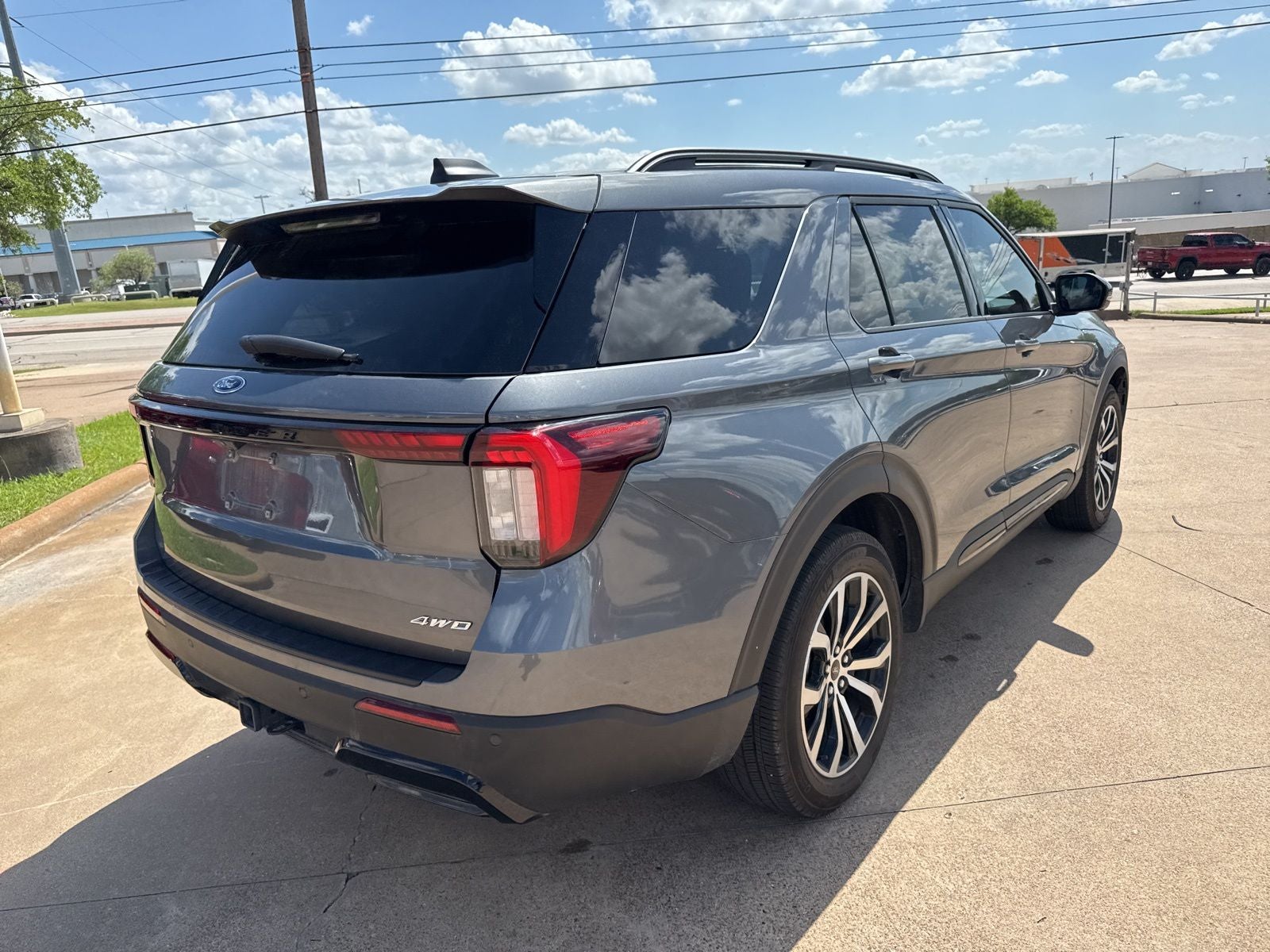 2025 Ford Explorer ST-Line