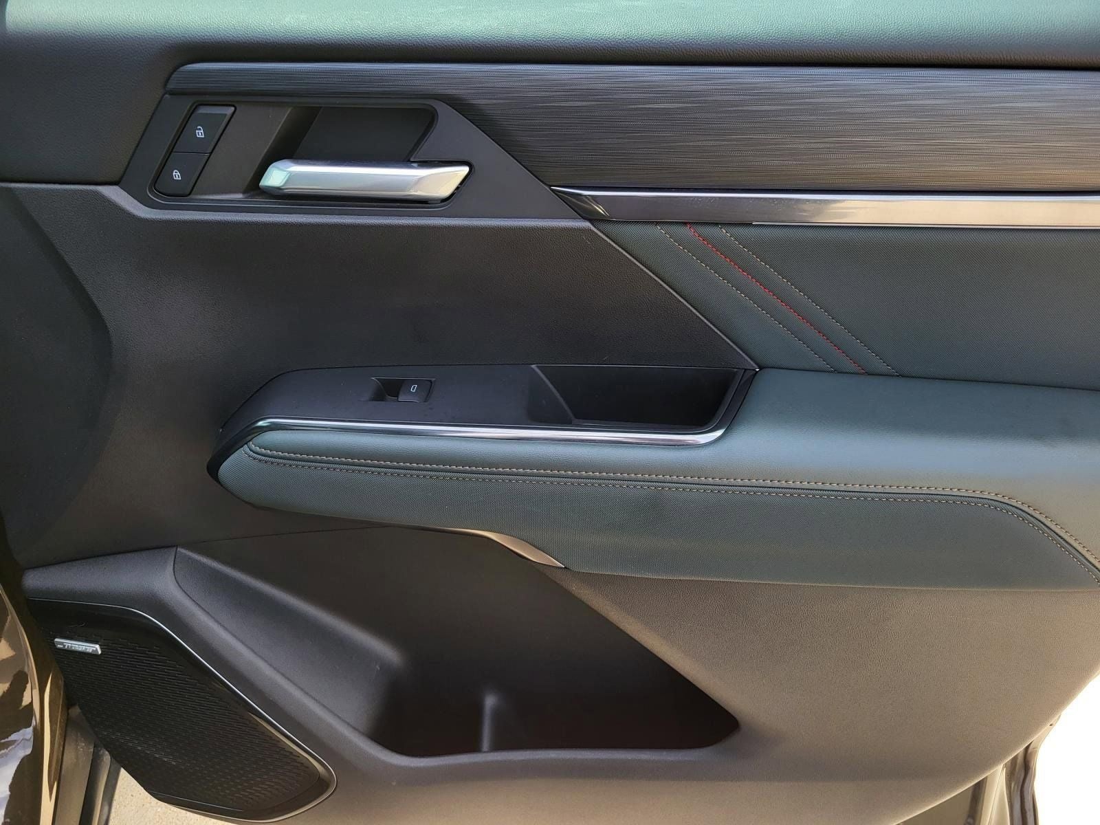 2024 GMC Acadia AT4