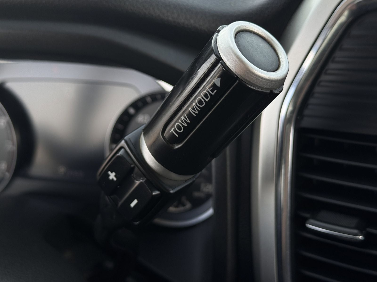 2020 Nissan Titan SV