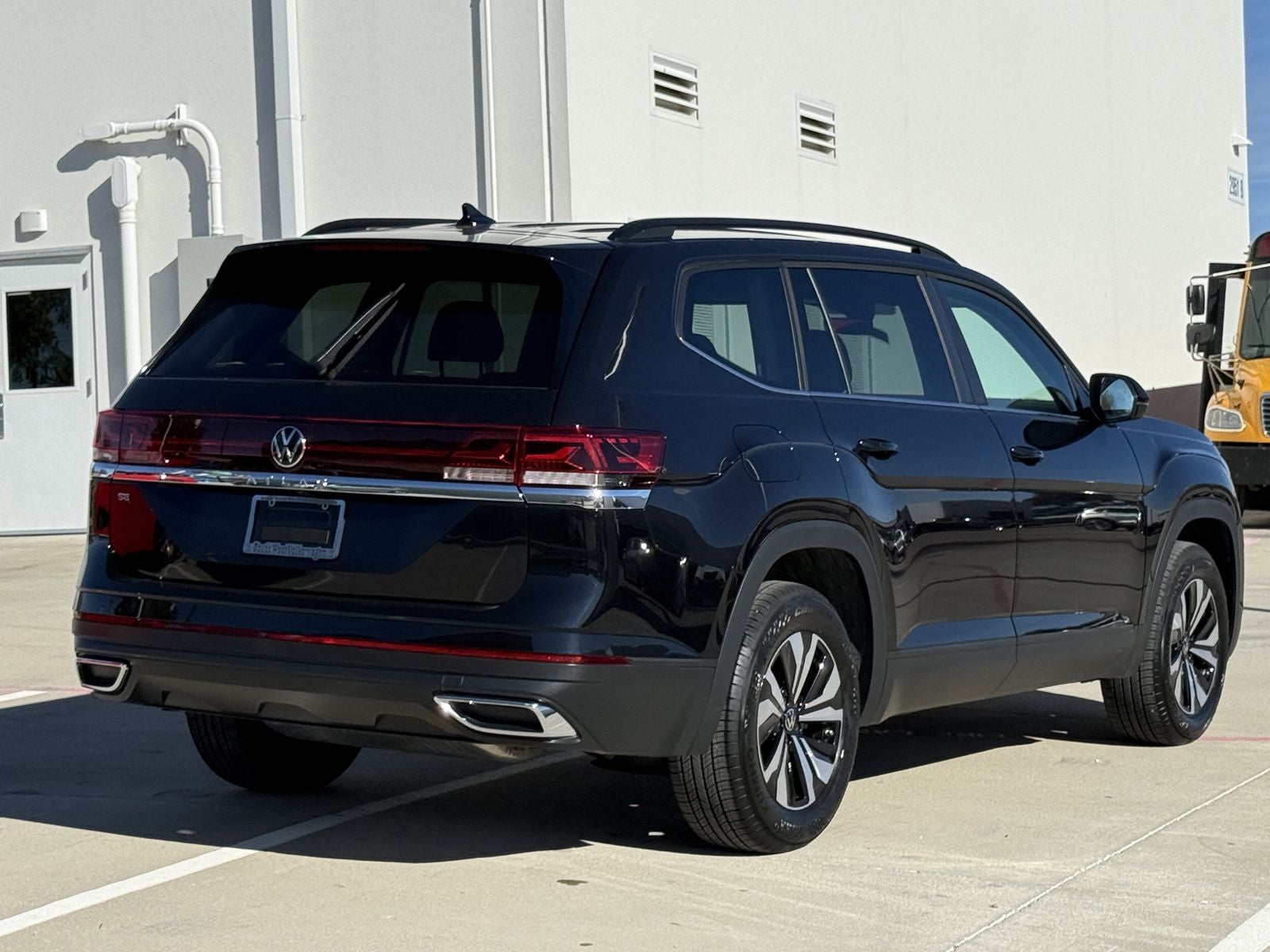 2025 Volkswagen Atlas 2.0T SE