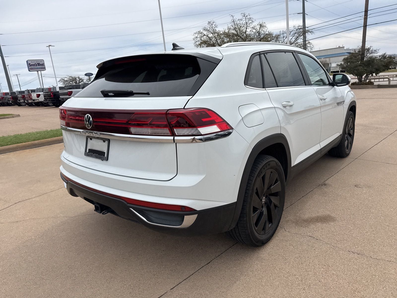 2024 Volkswagen Atlas Cross Sport 2.0T SE w/Technology