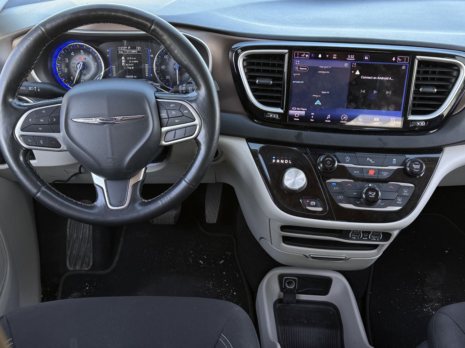 2022 Chrysler Voyager LX