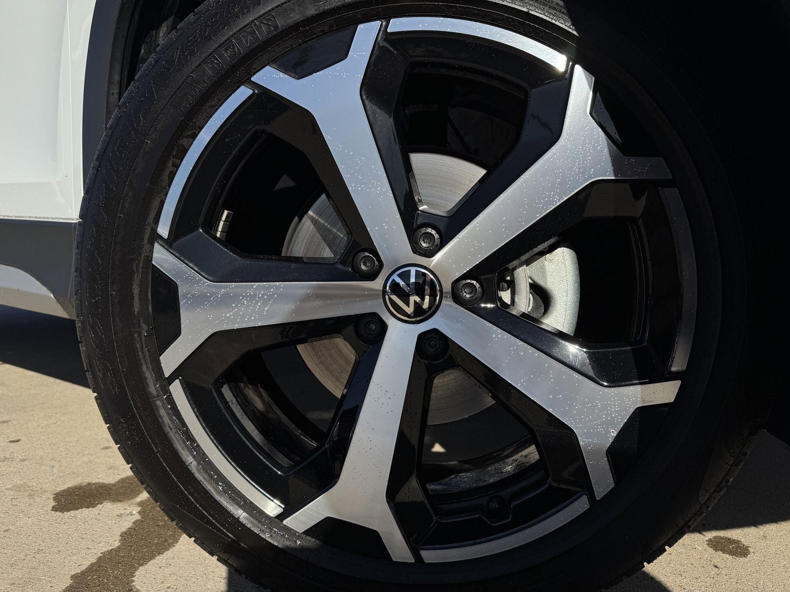 2025 Volkswagen Tiguan 2.0T SE