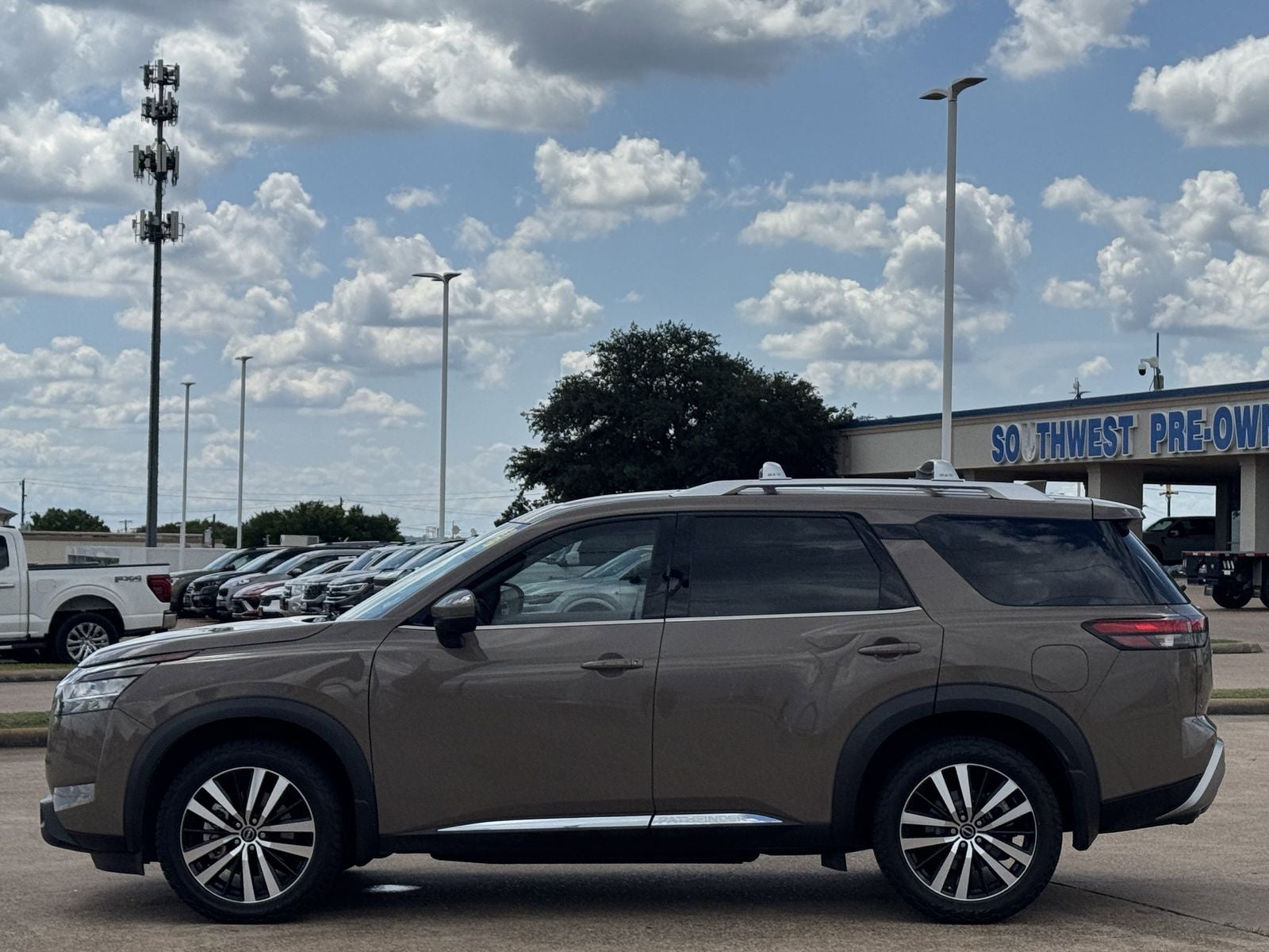 2023 Nissan Pathfinder Platinum