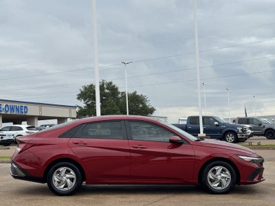 2025 Hyundai Elantra SE