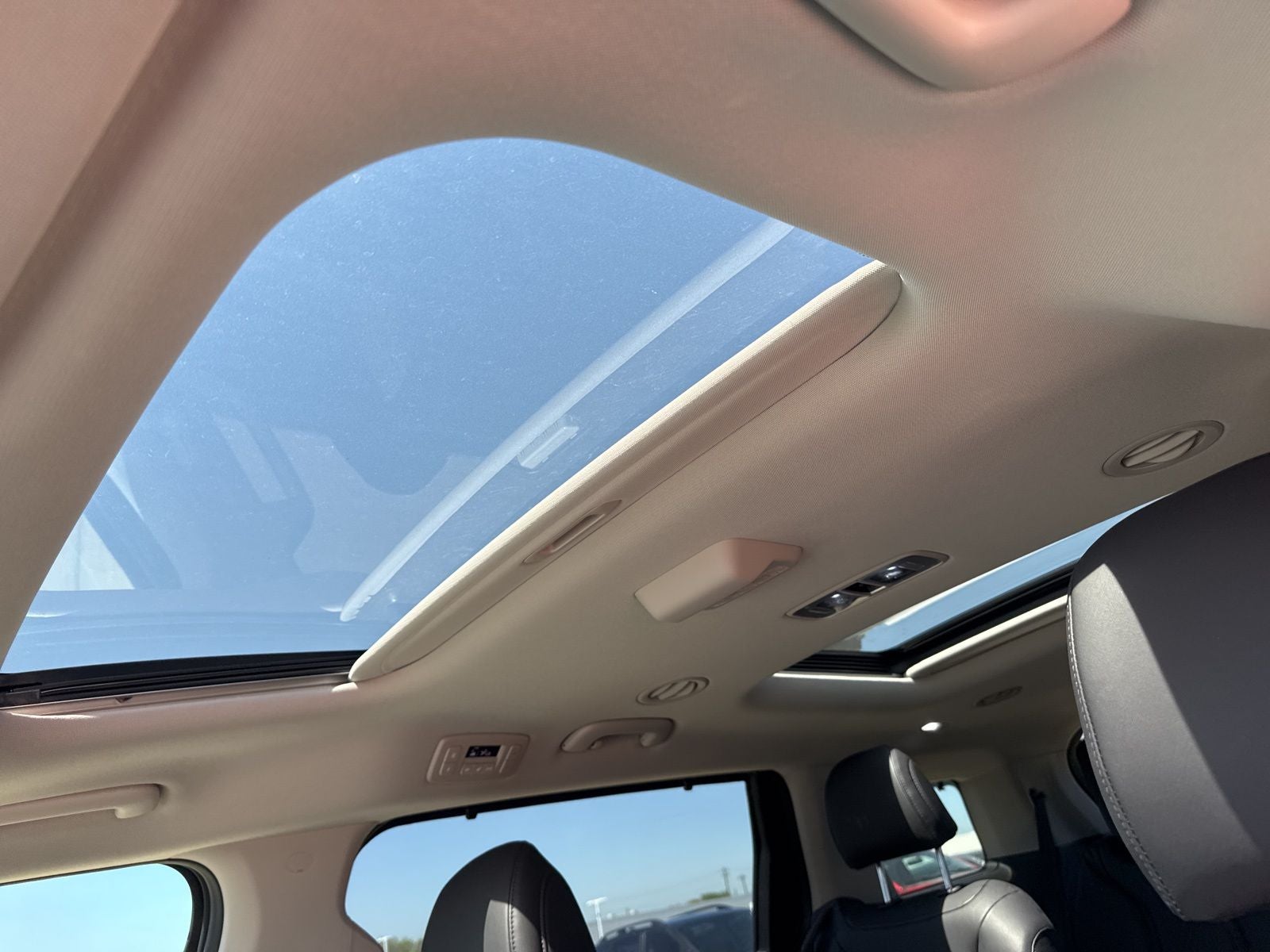 2025 Kia Carnival SX