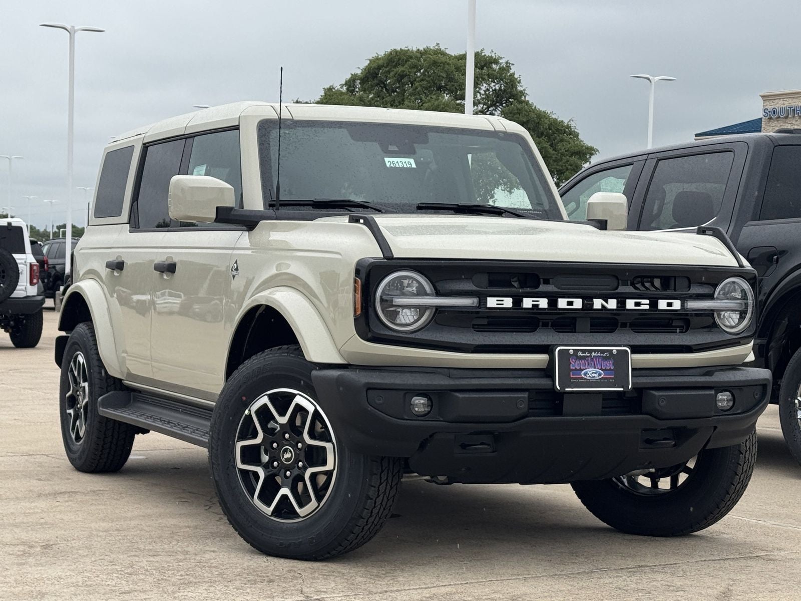 2026 Ford Bronco Outer Banks®