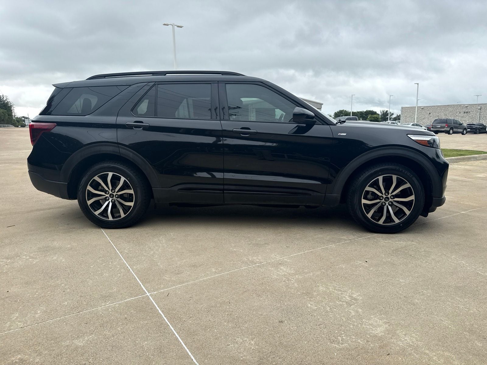 2022 Ford Explorer ST-Line