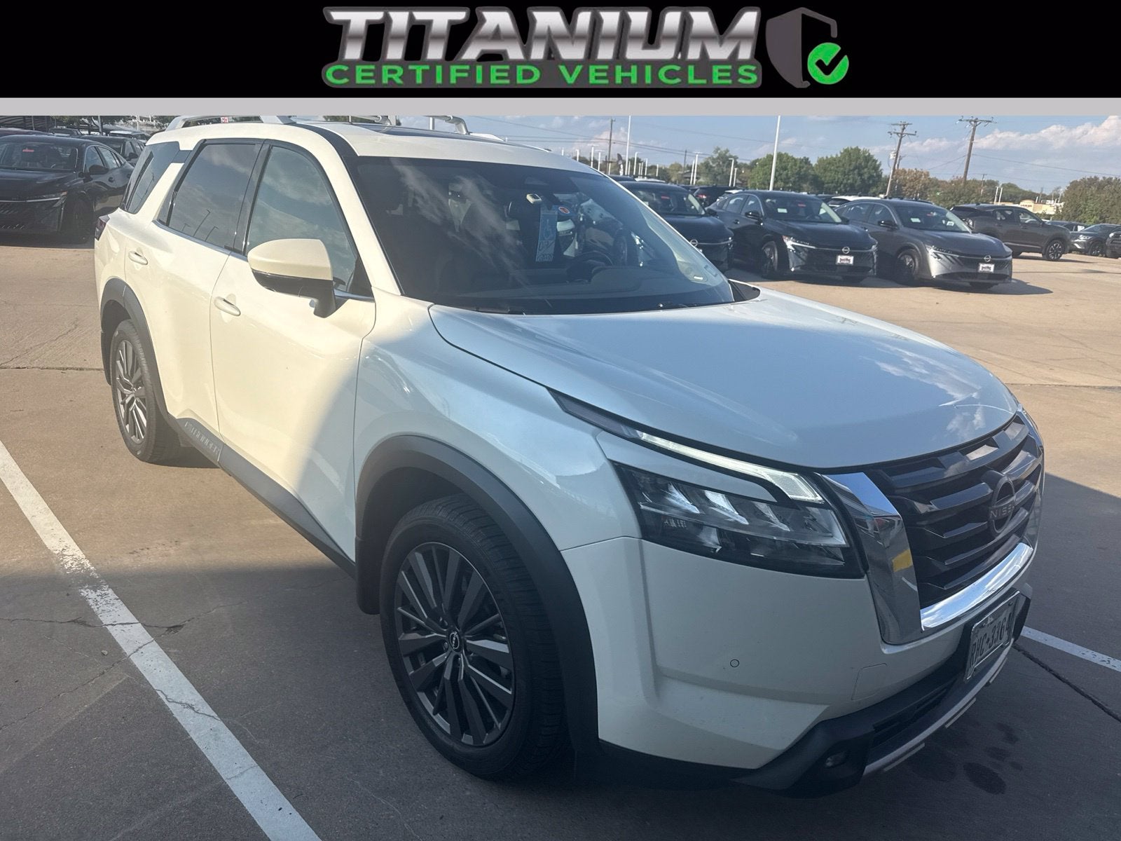 2022 Nissan Pathfinder SL
