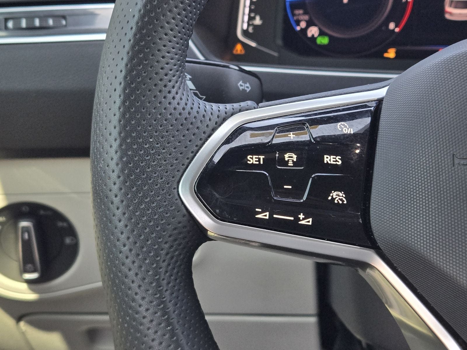 2024 Volkswagen Tiguan 2.0T SEL R-Line