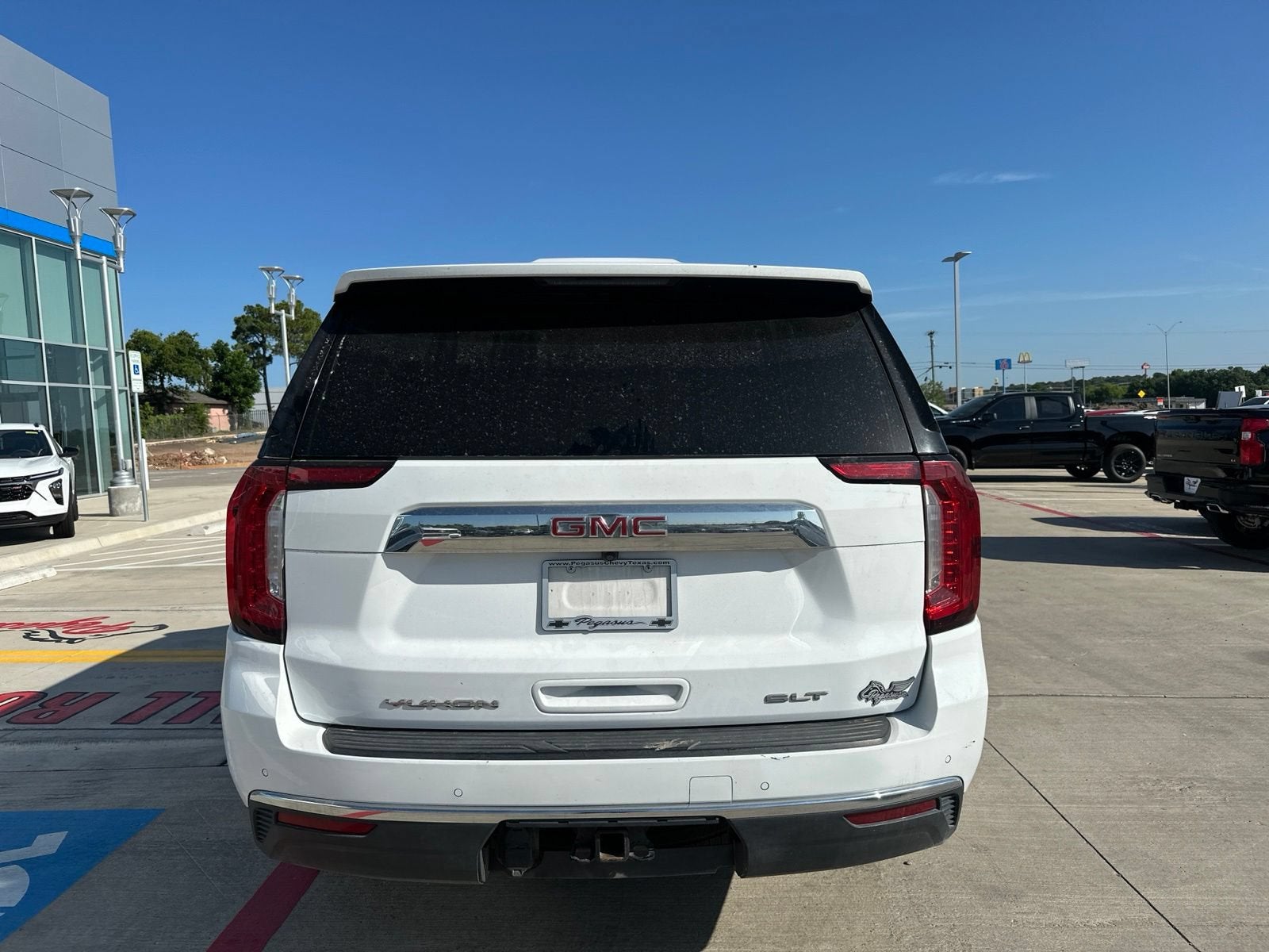 2023 GMC Yukon SLT