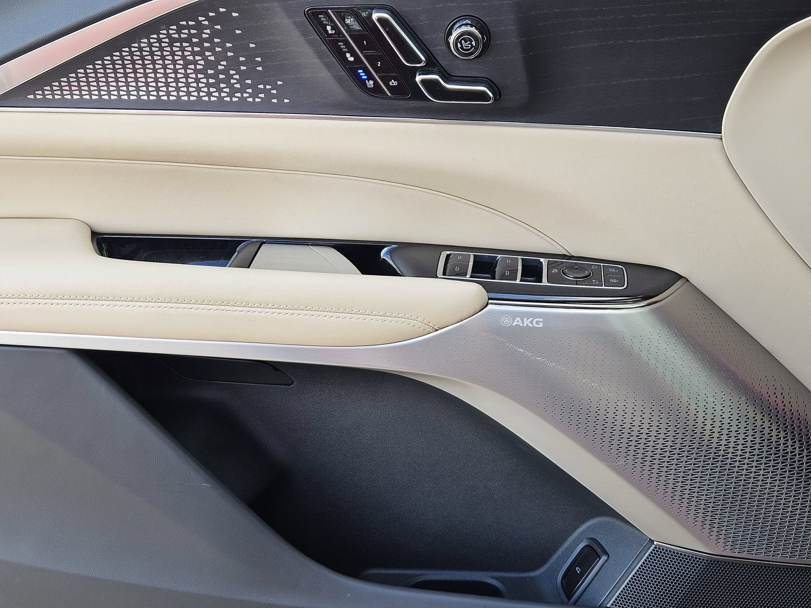 2024 Cadillac LYRIQ Sport 3