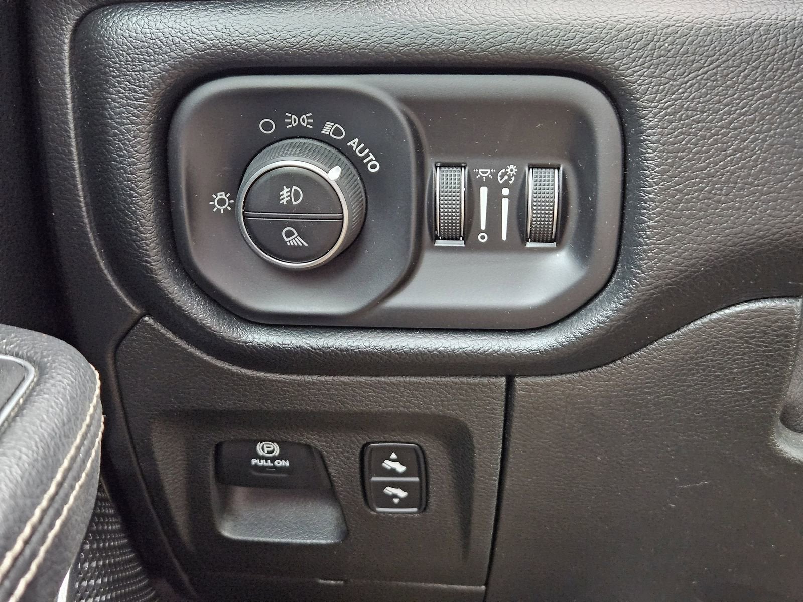 2019 RAM 1500 Laramie Crew Cab 4x4 5'7" Box