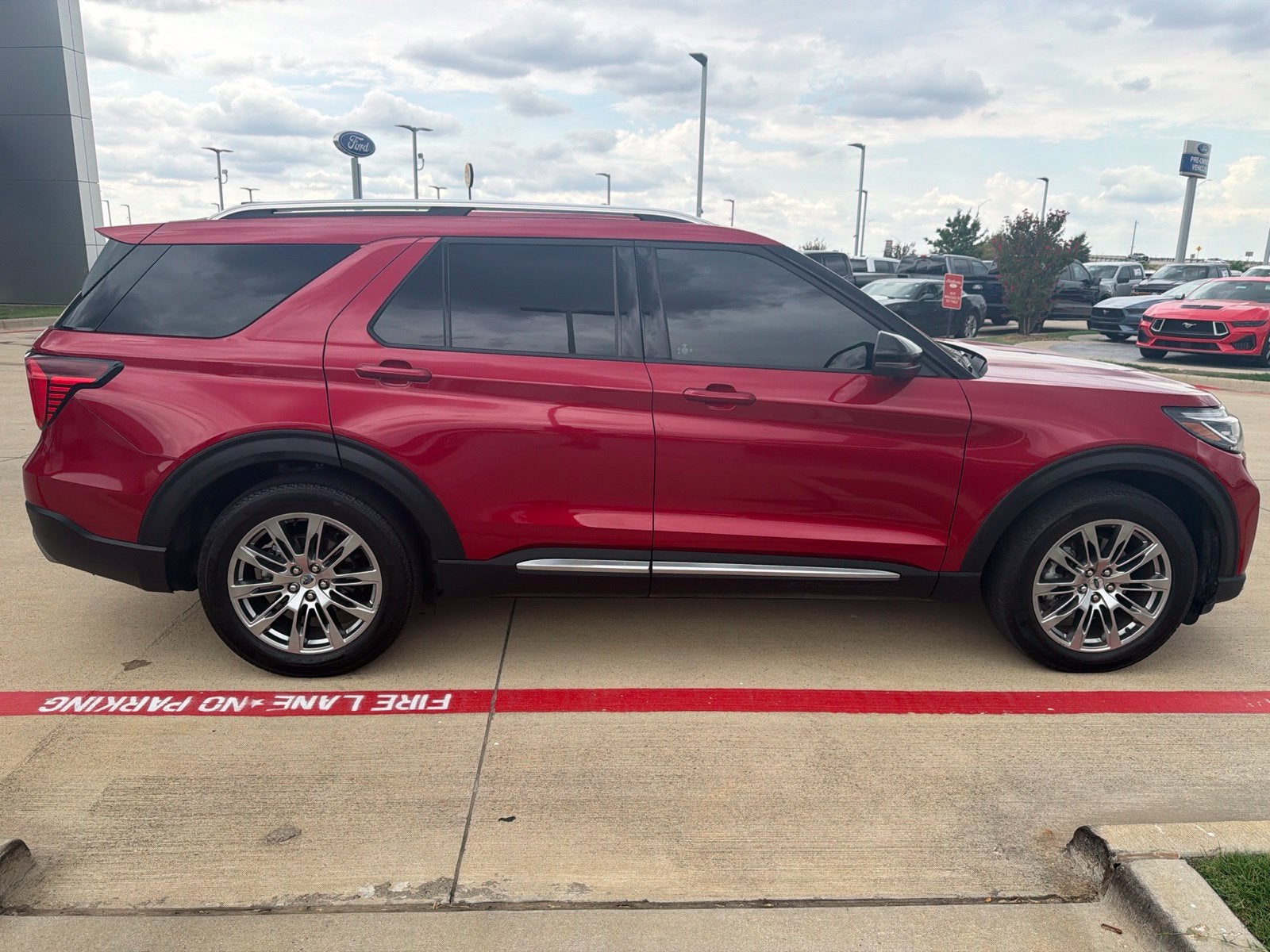 2025 Ford Explorer Platinum