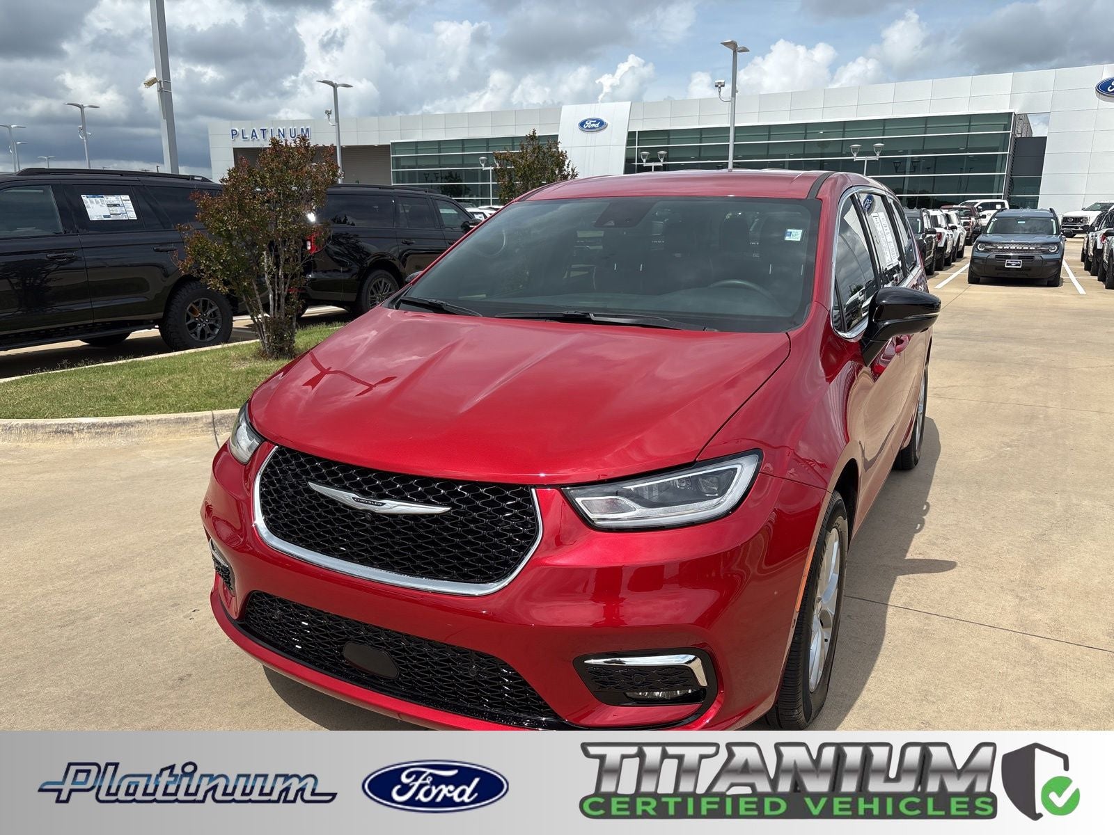 2025 Chrysler Pacifica Select