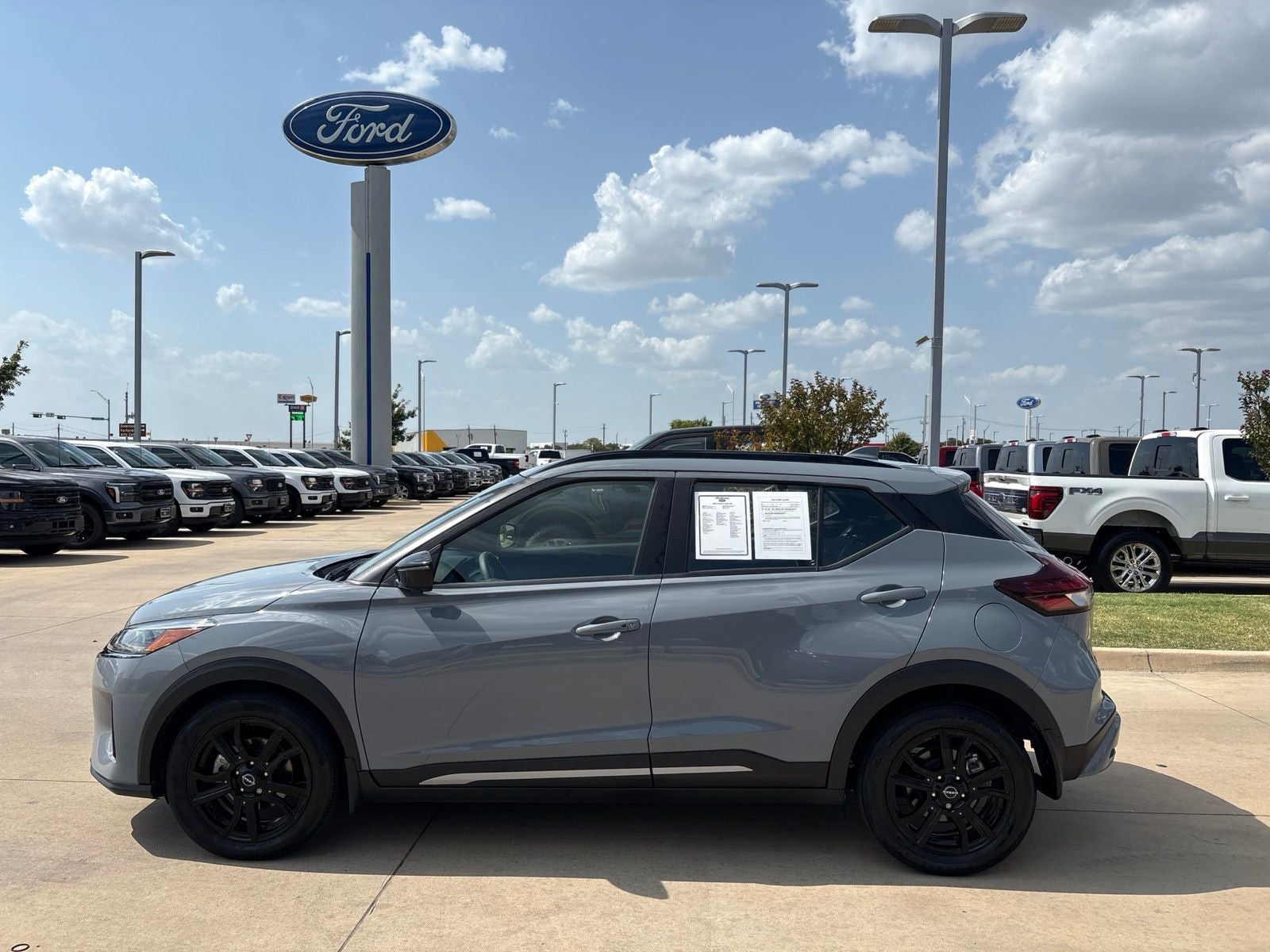 2023 Nissan Kicks SR