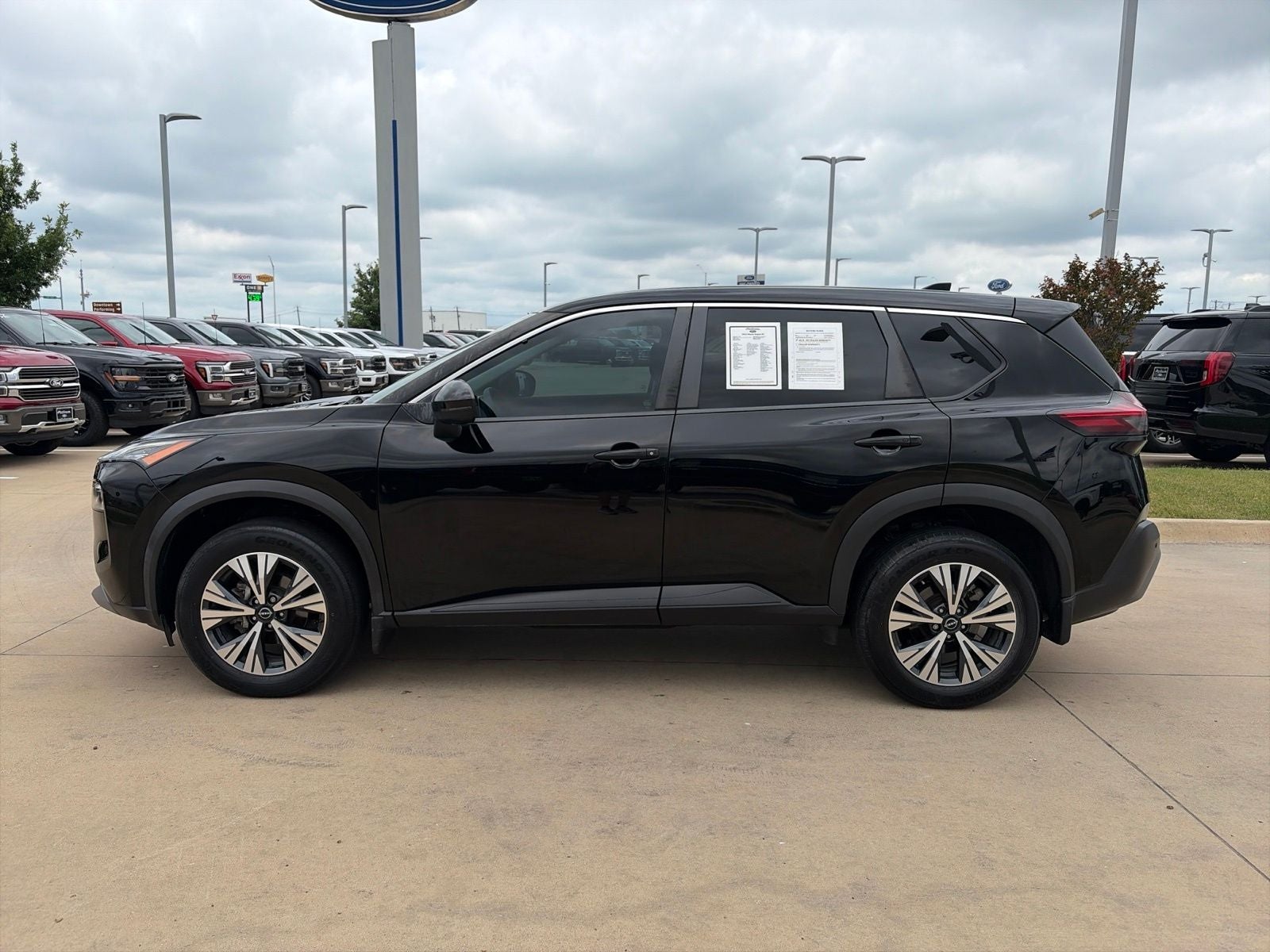 2022 Nissan Rogue SV